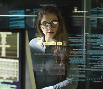 Donna al computer